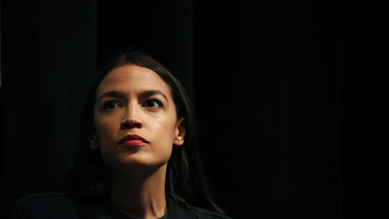 Alexandra Ocasio-Cortez presenta artículos de impeachment contra los jueces Clarence Thomas y Samuel Alito de la Suprema Corte