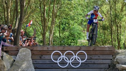 VTT aux  JO de Paris 2024 : revivez le sacre de la Française Pauline Ferrand-Prévôt et la chute de Loana Lecomte