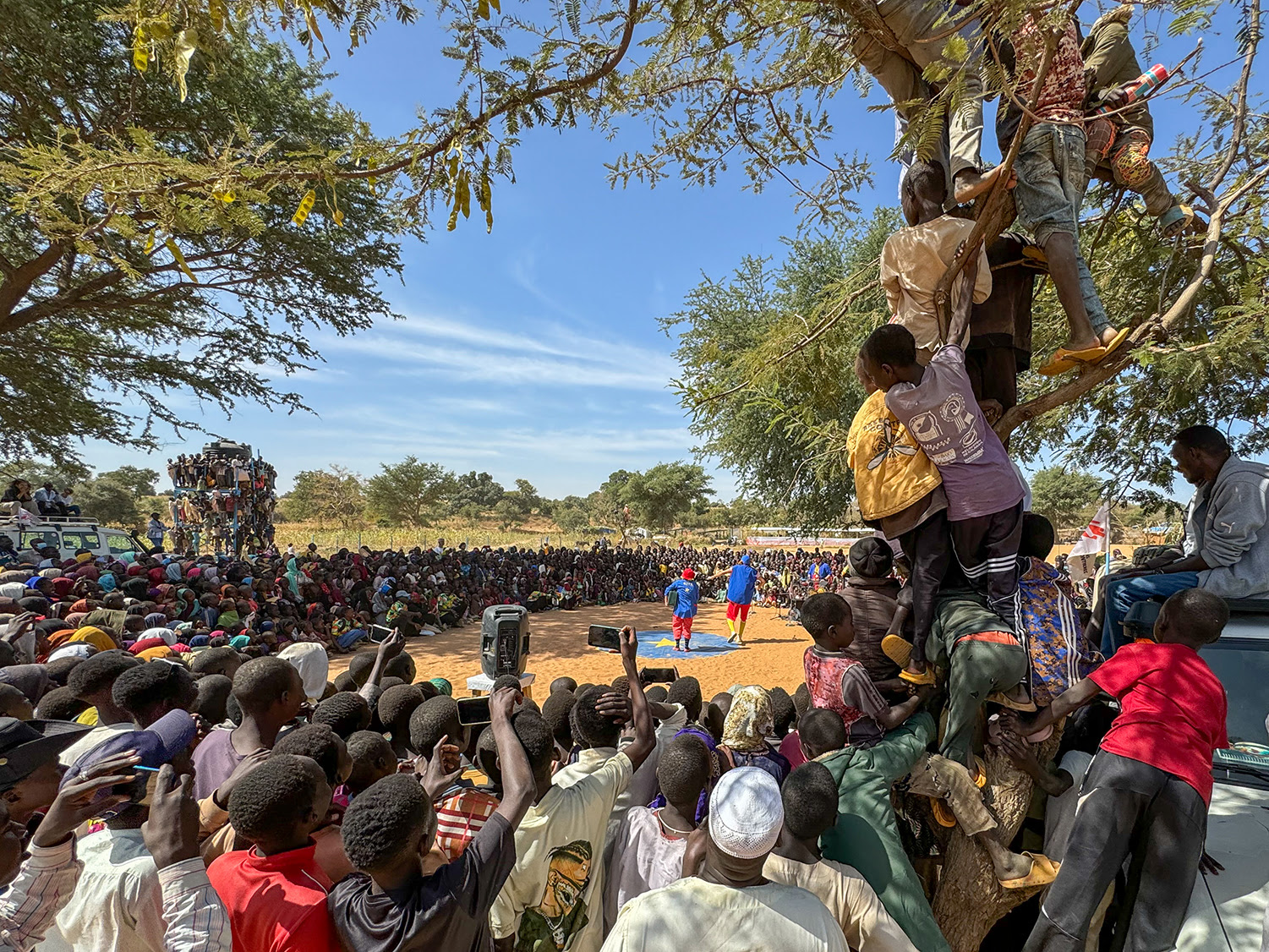 Visita de Payasos Sin Fronteras al campo de refugiados de Aboutenge, en Chad. 