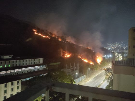 Bomberos de Caracas combatieron al menos 15 incendios este lunes #8Abr