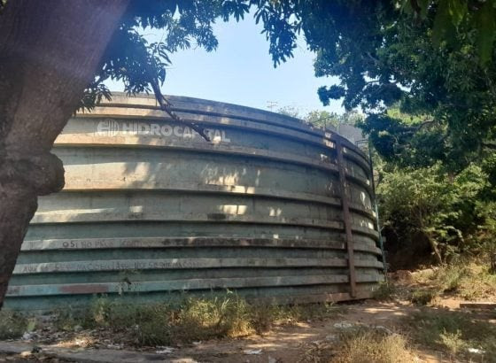 Tanque de agua abandonado recuerda a vecinos de Santa Edvigis penurias por la escasez del recurso