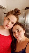 Roseli e a neta Laura, de 10 anos