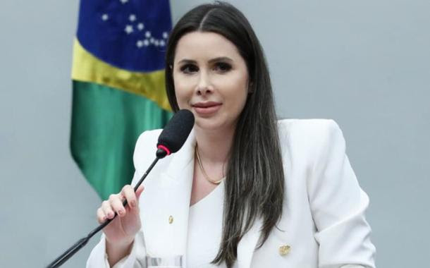 Bolsonaristas pressionam por emendas e marcam para terça-feira análise de pacote de propostas anti-STF