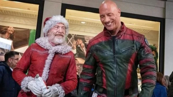 J.K. Simmons e Dwayne Johnson no filme 'Operação Natal'