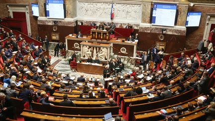 Budget 2025 : les députés élargissent et pérennisent la surtaxe sur les hauts revenus lors d'un vote à l'Assemblée