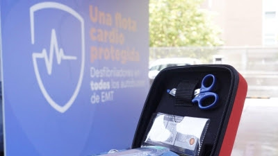 Todos los autobuses de la EMT llevarán desfibriladores para 