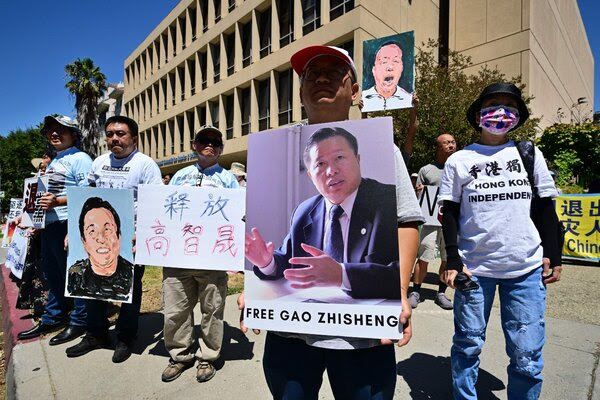 2022年，活動人士在中國駐洛杉磯領事館前集會，要求釋放人權律師高智晟。