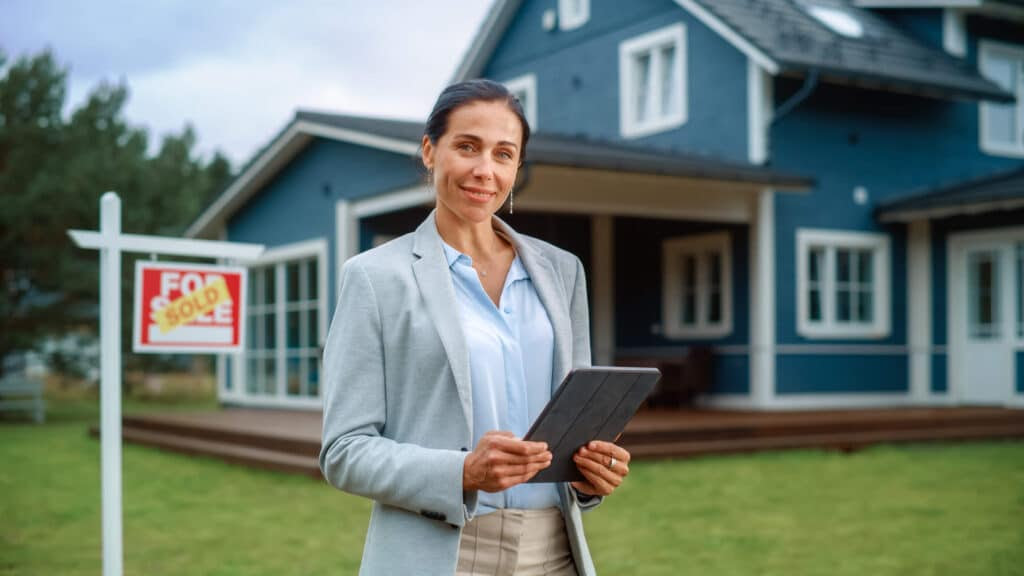 Realtor pictured.
Contractors, Realtors, and Interior designers share their customers with Main Line Kitchen Design.