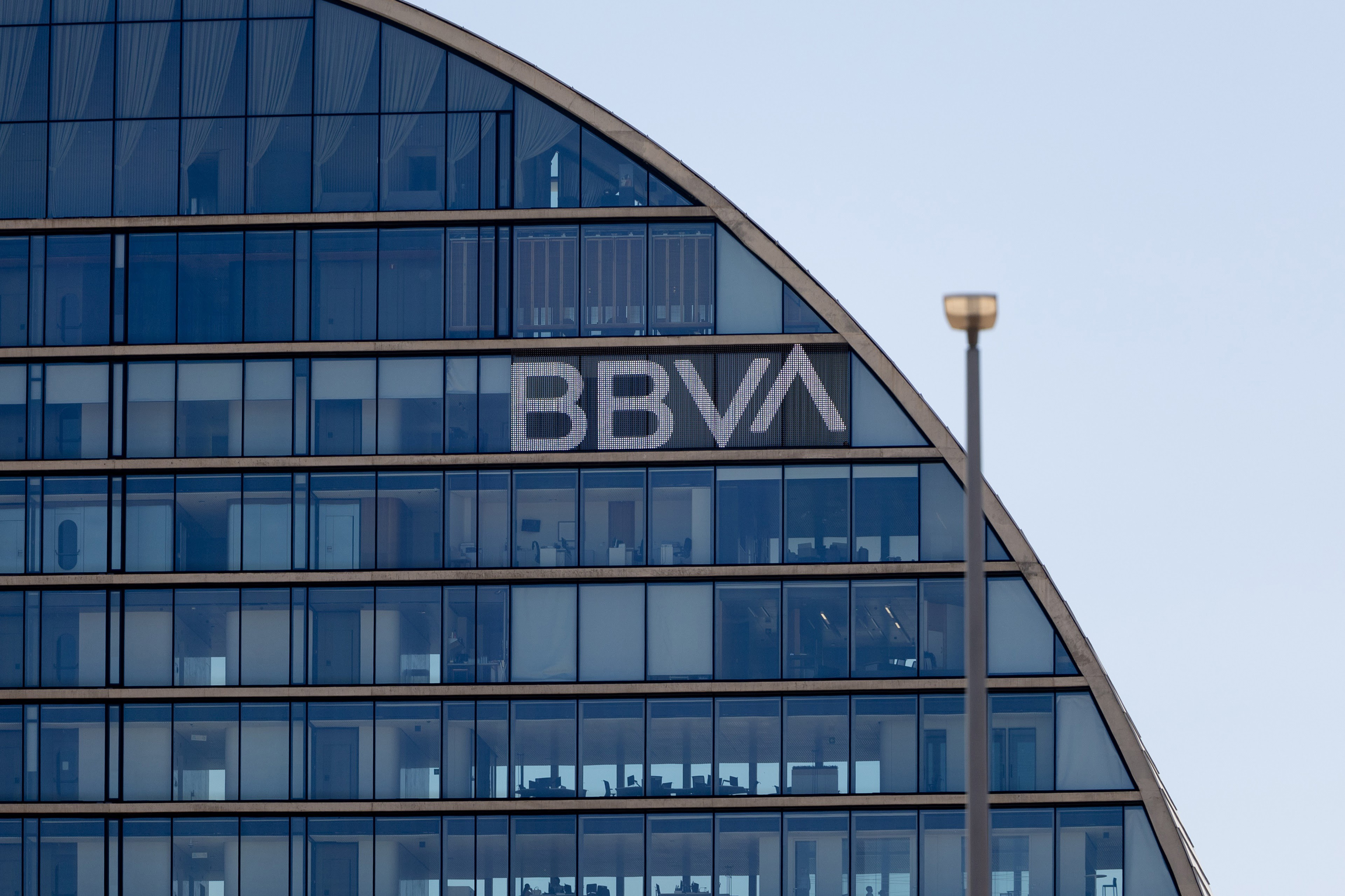 Fachada de la sede de BBVA, en Madrid.