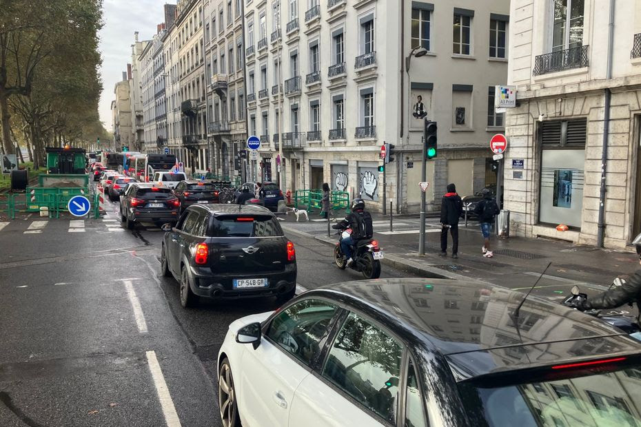 “C'est le bordel !' A Lyon, les automobilistes craquent à cause des travaux, 'et maintenant le quai de la pêcherie ferme'