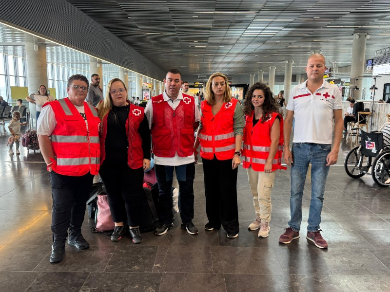 De izquierda a derecha: Mª Candelaria, Laura, José Luis, Yaiza, Dánae y Humberto.