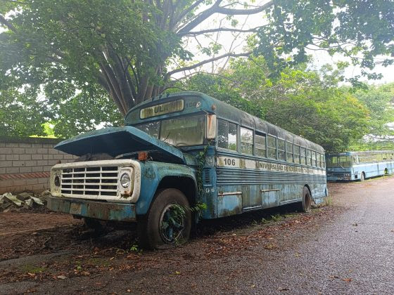 El transporte universitario de la ULA Táchira quedó abandonado en un cementerio de autobuses