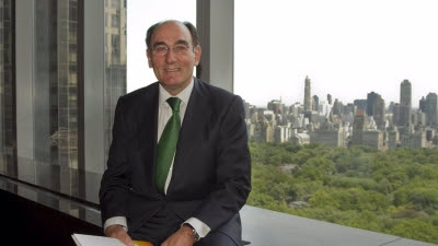 Iberdrola gana 2.004 millones a marzo, un 27,4% menos por menores plusvalías, y reafirma metas para 2025