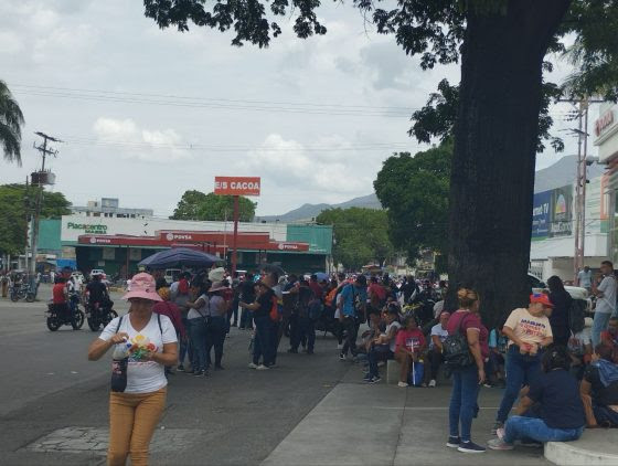 Entre cuadras vacías oficialismo realizó concentración en La Victoria