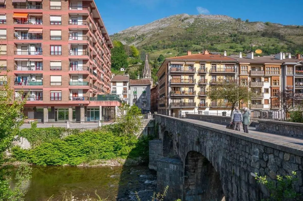 La localidad de Azpeitia es la primera de Euskadi en aplicar un canon a las viviendas vacías