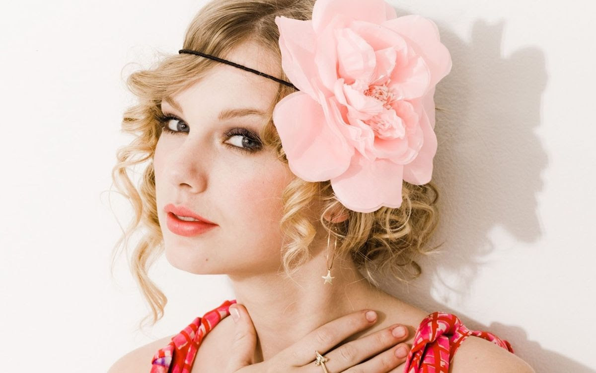 Photo of Taylor Swift.