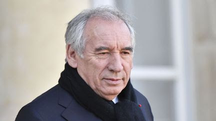 Mort de Jean-Marie Le Pen : François Bayrou vivement critiqué pour avoir évoqué les 'polémiques' d'une 'figure de la vie politique'