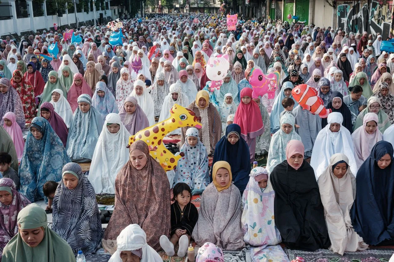 Muslims take part in Eid al-Fitr prayers in Jakarta. (Yasuyoshi Chiba/AFP via Getty Images)