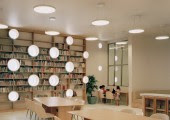El templo cuenta con un museo dedicado a la vida de Shrimad Rajchandra, un santo jainista, aulas y una biblioteca.
