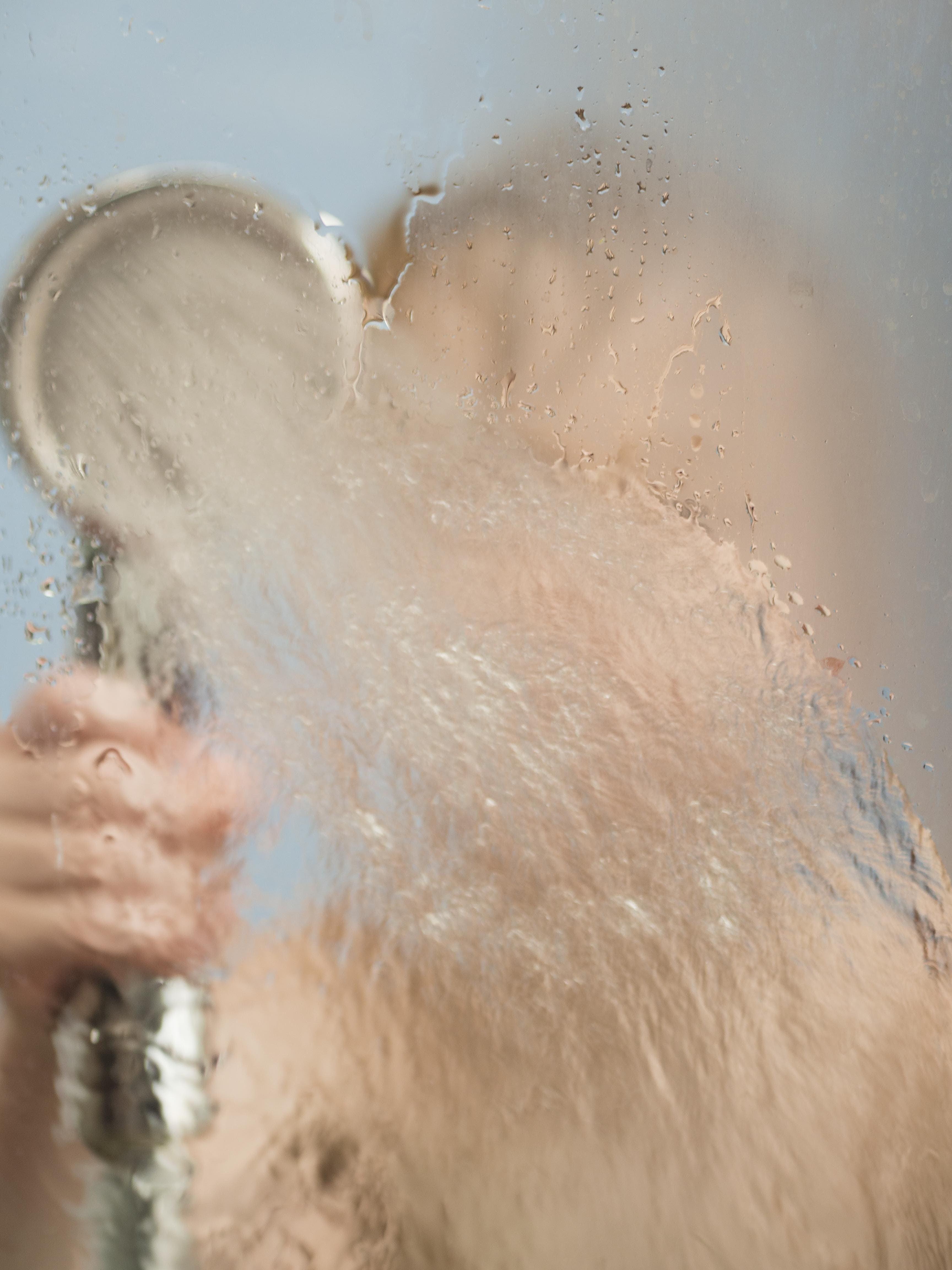 Prevenir a condensação nos ambientes ajuda a evitar o aparecimento de mofo, principalmente em área molhadas, como banheiro e cozinha | Foto: Divulgação/Freepik