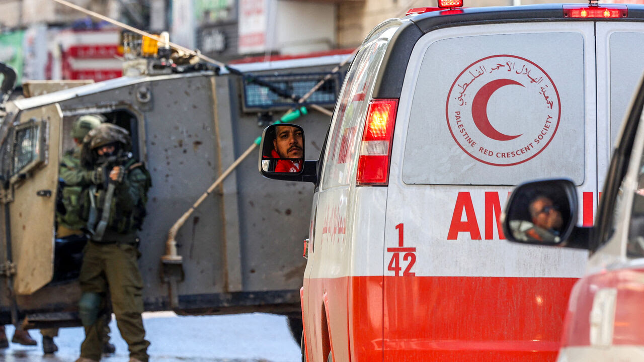 Israeli forces kidnap Red Crescent paramedics in Gaza