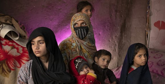 «No woman's land» : l'exposition sur l'impossible vie des femmes et des filles en Afghanistan