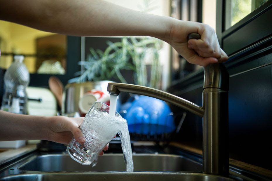Pourquoi des habitants doivent éviter de boire l'eau du robinet dans plusieurs communes du Puy-de-Dôme