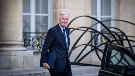 Michel Barnier a été opéré d'une 'lésion cervicale' durant le week-end et a repris 'normalement son travail' lundi, annonce Matignon