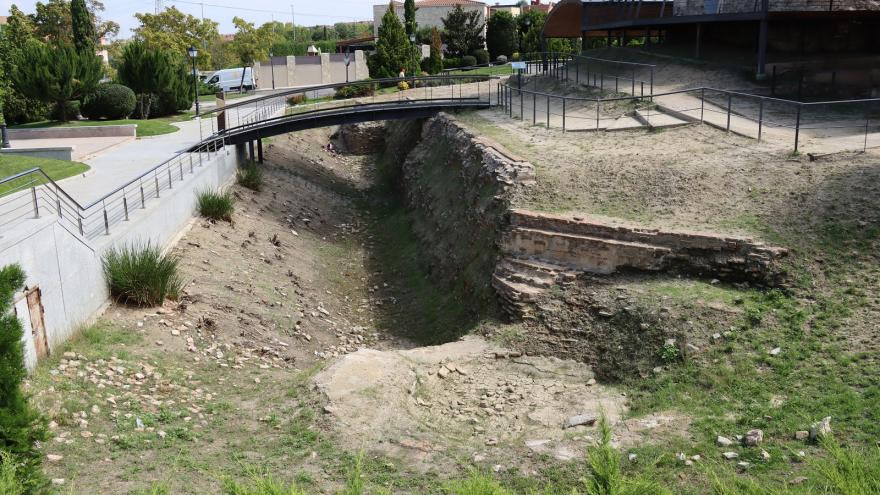 Restauración del foso del Torreón de Arroyomolinos