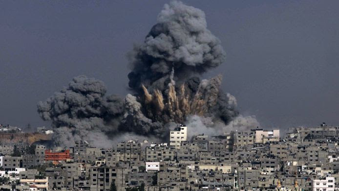 Juli 2014. Het Israëlische leger bombardeert de Gazastrook.