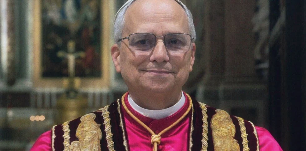 Retrato oficial de León XIV.