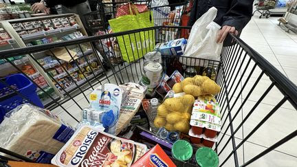 Inflation : les Français ont réduit leurs dépenses sur tous les produits, sauf sur l’épicerie, d’après une étude