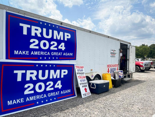 A roadside trailer sells Trump 2024 merchandise in Butler, Pa. ((Summer Lin / Los Angeles Times))