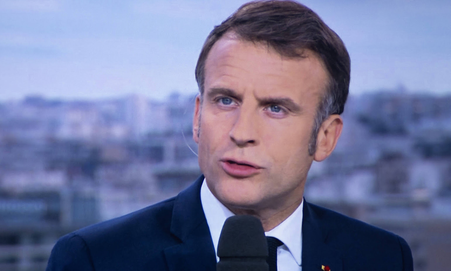 Emmanuel Macron laisse la France dans le brouillard