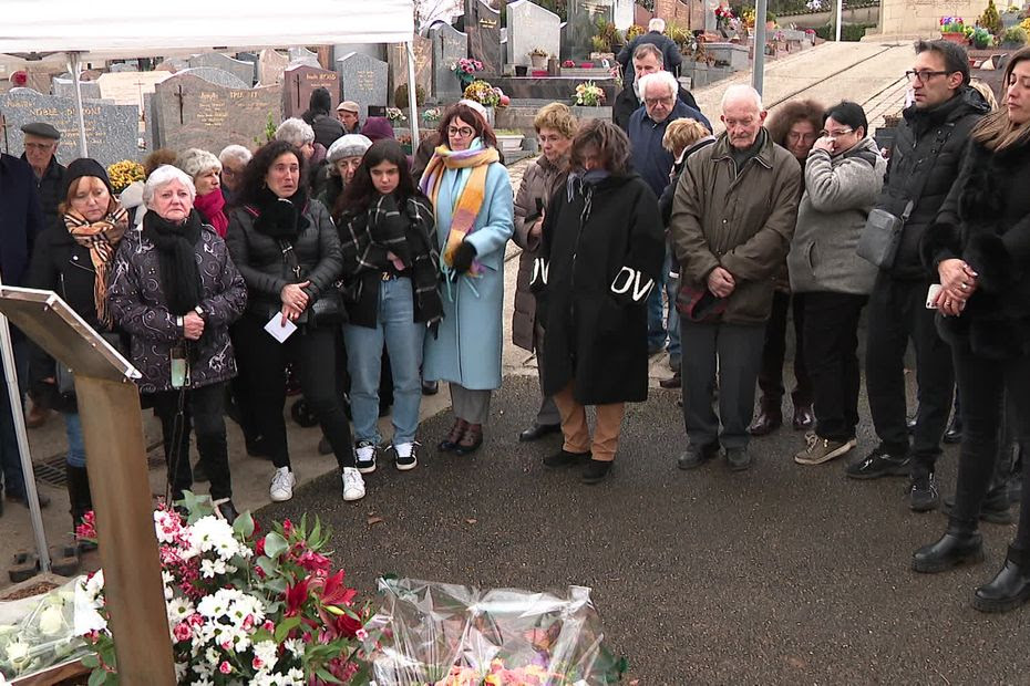 Covid-19 : 'Je n'ai pas pu lui dire adieu', quatre ans après, le deuil reste difficile, une plaque rend hommage aux victimes