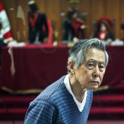 (FILES) Peru's former president (1990-2000), Alberto Fujimori, who faces trial on charges that he funneled public money to tabloid newspapers who duly lambasted opponents during his brutal tenure, appears in court for a hearing in Lima, on November 07, 2013. Prosecutors want Fujimori, who is serving a 25-year sentence after being convicted in 2009 of human rights violations during his presidency, to get another eight years in jail and a $1 million fine for the alleged diversion of $43 million to tabloids that attacked the opposition and slammed his rivals during his 2000 re-election campaign. AFP PHOTO / ERNESTO BENAVIDES. Former Peruvian President Alberto Fujimori, 85, will be a presidential candidate in the next elections in 2026, his daughter Keiko Fujimori, leader of Peru's main right-wing party, announced on July 14, 2024. (Photo by Ernesto BENAVIDES / AFP)