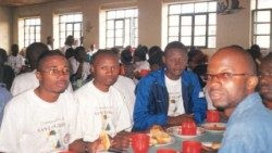 Floribert Bwana Chui (a destra) ad un convegno della Comunità di Sant'Egidio