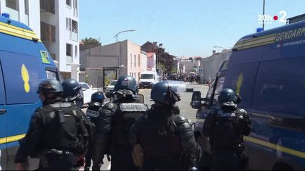 Mobilisation antibassines : à La Rochelle, la manifestation divisée entre heurts et balade familiale