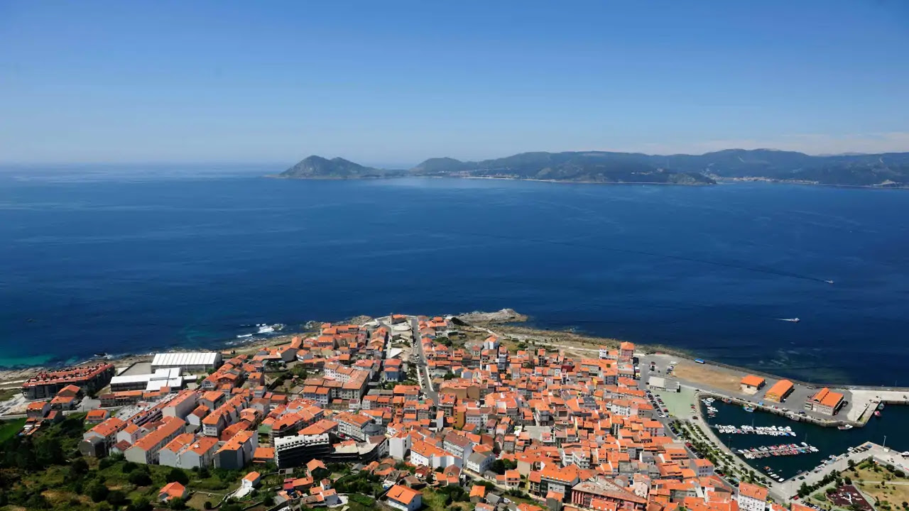 El pueblo de Galicia con una playa donde se escucha respirar al mar
