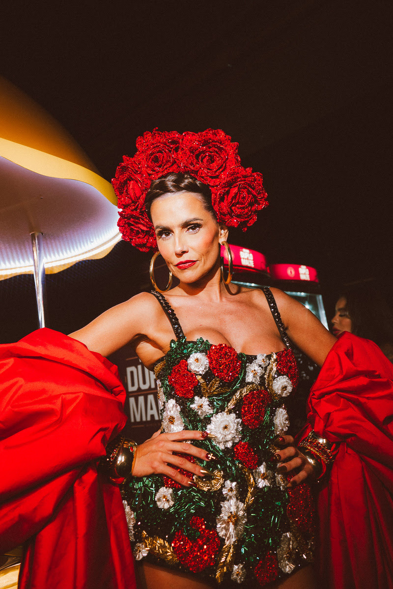 Com presença de Deborah Secco, José Loreto, Agatha Moreira e Rodrigo Simas, Camarote Nº1 agita Sapucaí em segunda noite de desfiles 92
