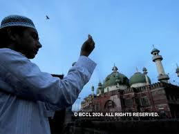 Muslim clerics against arms - Devotees across the world observe Muharram | The Economic Times