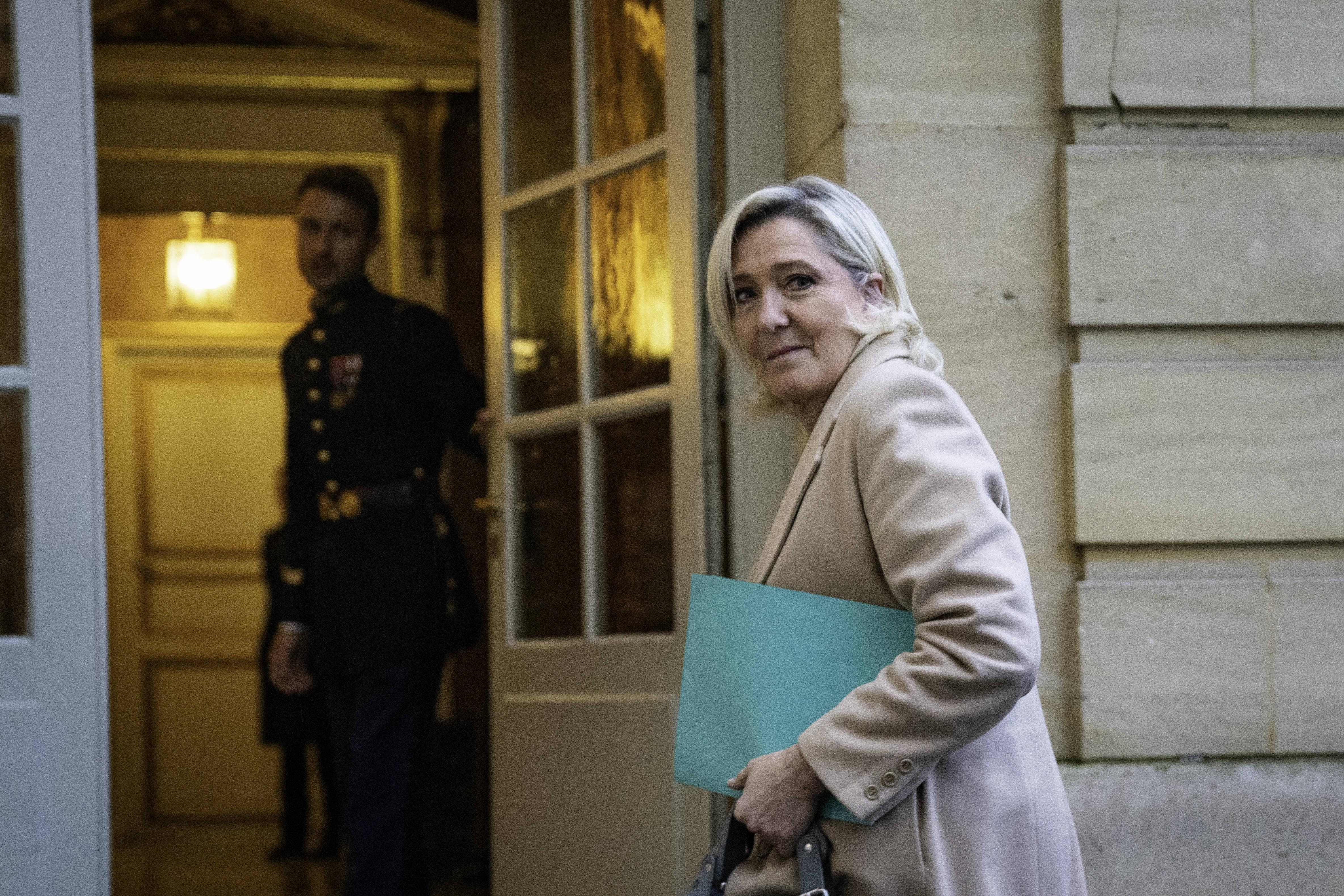 Vers la censure ? Selon Marine Le Pen, le gouvernement « a mis fin à la discussion » sur le budget de la Sécu