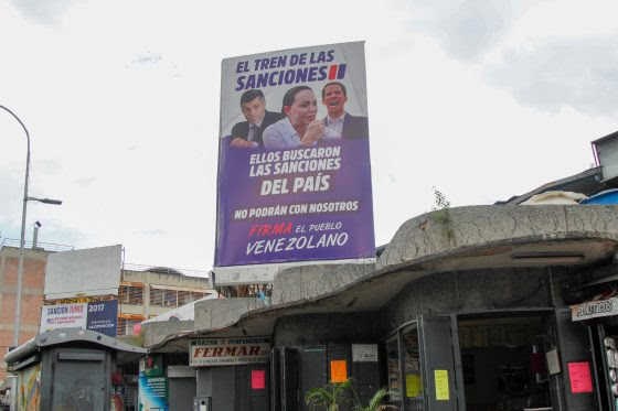 Entre 600 y 1200 dólares cuesta diseñar, instalar y exhibir una valla publicitaria en Caracas por un mes