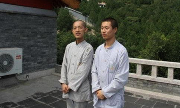 Liễu Trí Vũ tu hành tại chùa Long Tuyền, nằm trên một ngọn núi ngoại thành Bắc Kinh.