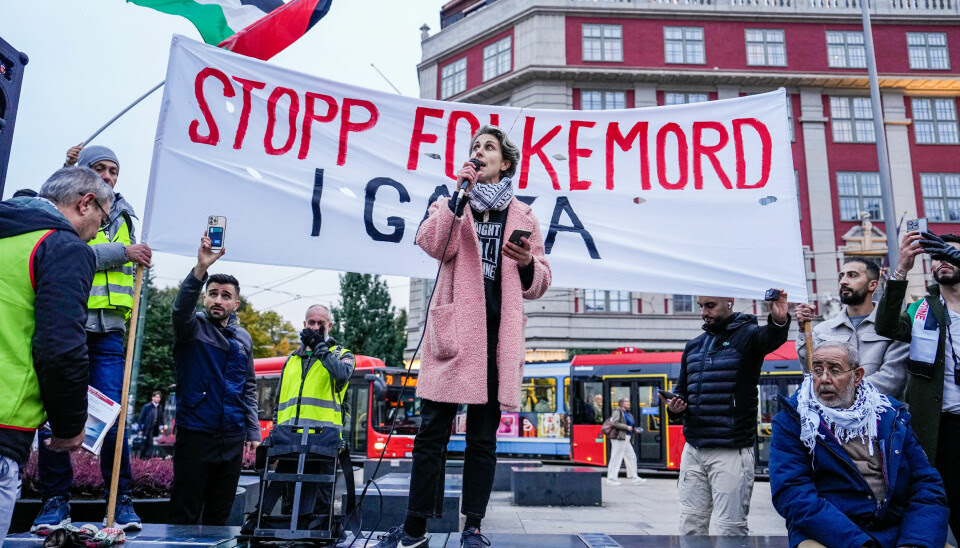 Palestine Committee head Line Khateeb praises the USN for taking action and breaking two agreements with Israeli universities.  Here she is pictured during a demonstration at Jernbanetorget in Oslo in October.
