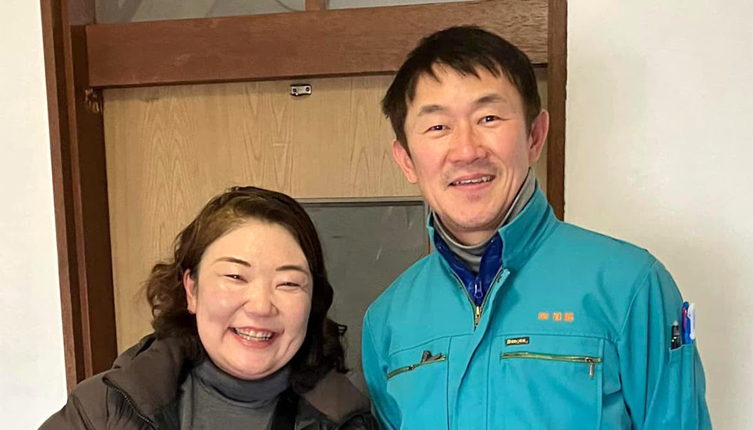 加越の杜氏 奥田和昌さん(右)と、松波酒造の女将 金七聖子さん(左)