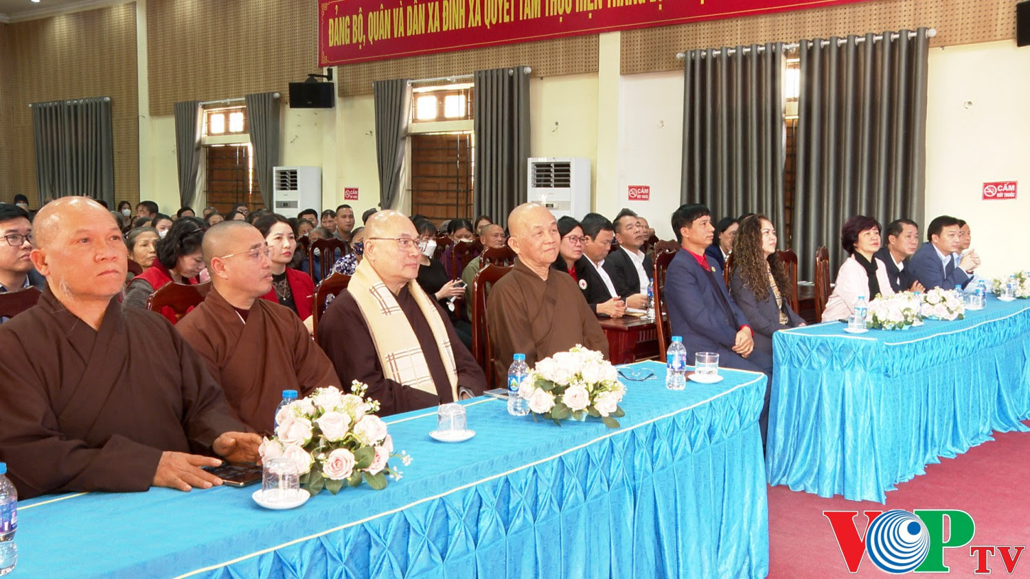 Hội Chữ thập đỏ tỉnh Hà Nam phối hợp với Chùa Vĩnh Nghiêm, thành phố Hồ Chí Minh trao quà Tết yêu thương Xuân Ất Tỵ 2025 tại thành phố Phủ Lý