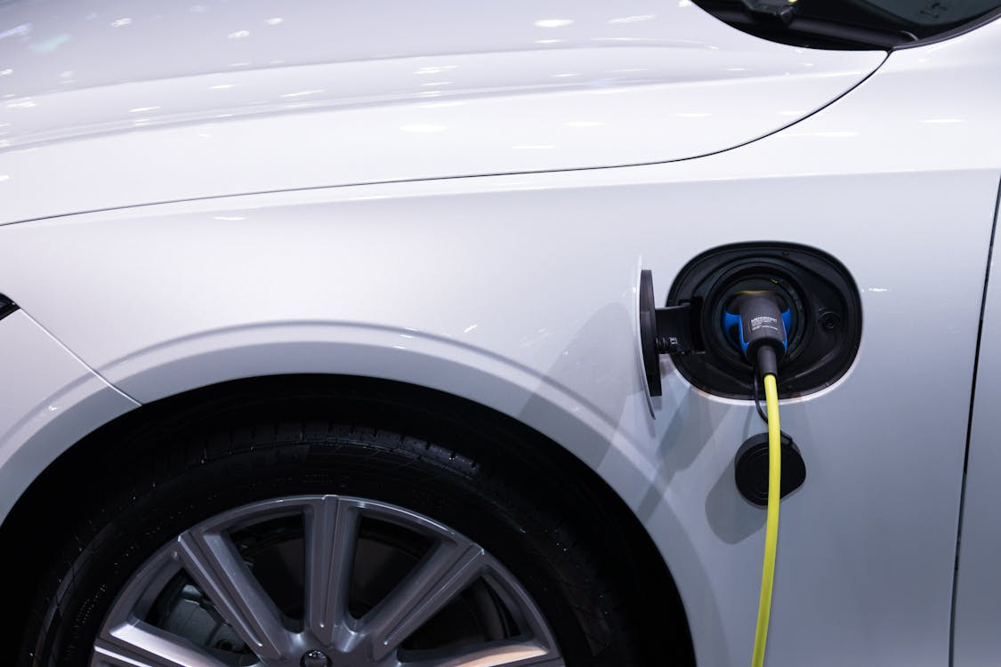 Free White Car Charging Stock Photo