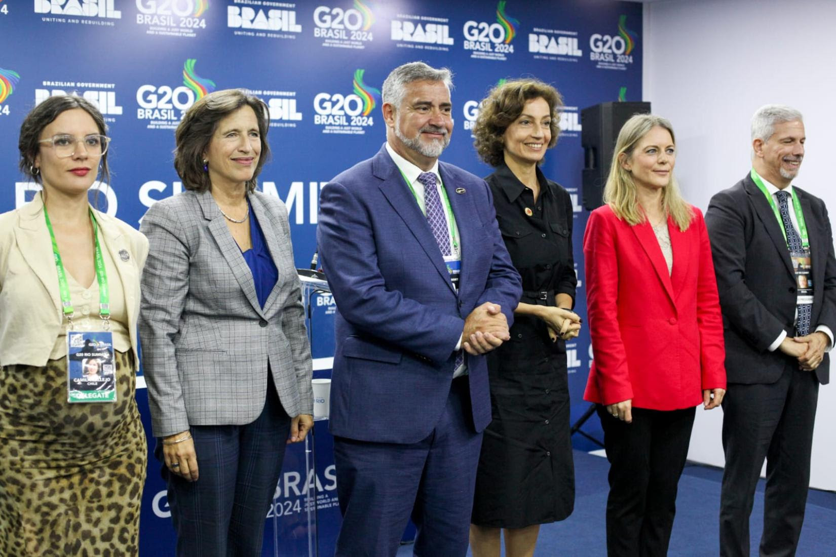 Participaram do lançamento da Iniciativa Global: a Secretária-Geral do Governo do Chile, Camila Vallejo; a Subsecretária-Geral de Comunicações Globais da ONU, Melissa Fleming; o Ministro-Chefe da Secretaria de Comunicação Social da Presidência Brasileira, Paulo Pimenta; a Diretora-Geral da UNESCO, Audrey Azoulay; a Embaixadora da Dinamarca no Brasil, Eva Pedersen; e o Secretário de Promoção Comercial, Ciência, Tecnologia, Inovação e Cultura, Embaixador Laudemar Gonçalves de Aguiar Neto.