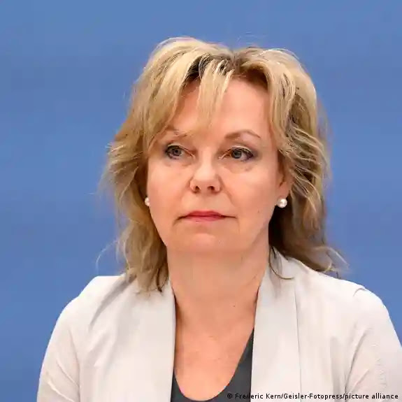 Sabine Döring at a federal press conference